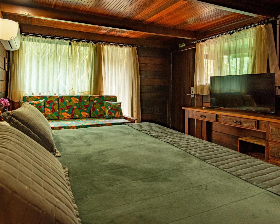 Grajagan Surf Resort Ilha do Mel Bilik gambar